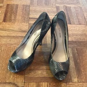 Pour La Victoire Platform Pumps - Angelie X